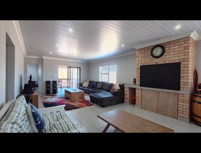 3 BEDROOM HOUSE FOR SALE IN ISLAND VIEW